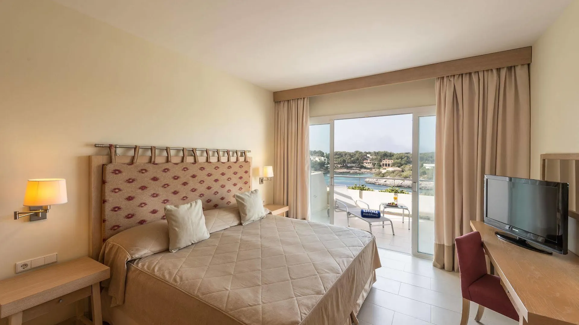 Blau Portopetro Beach Resort & Spa 5*,