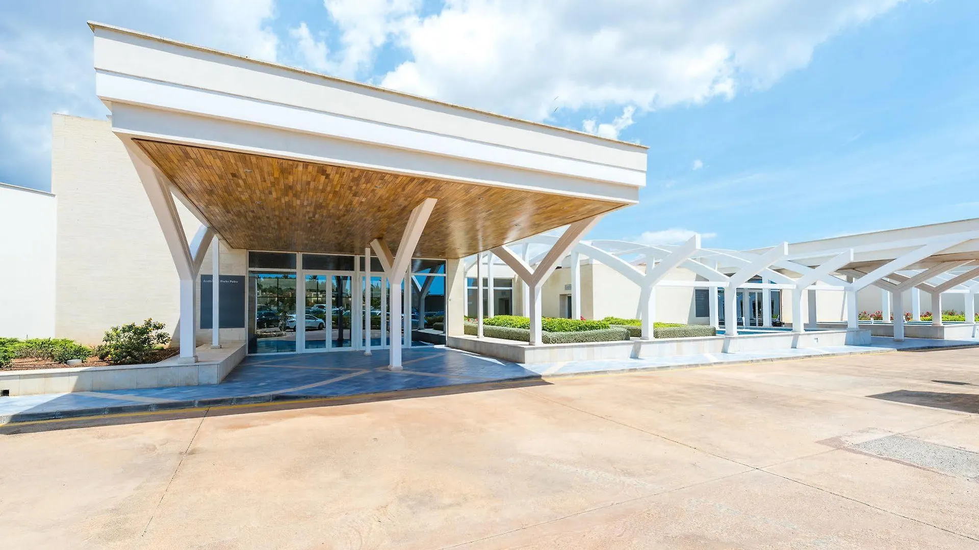 Blau Portopetro Beach Resort & Spa 5*,